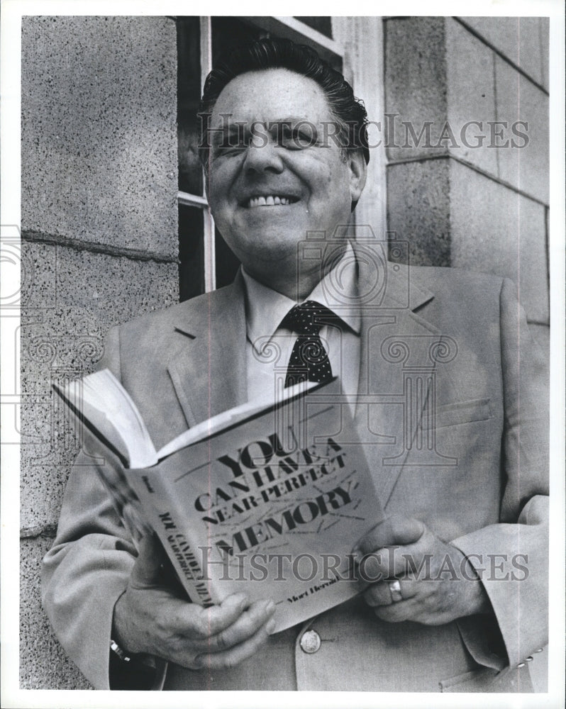 Press Photo Author Mort Herald &quot;You Can Have A Near Perfect Memory&quot; - Historic Images