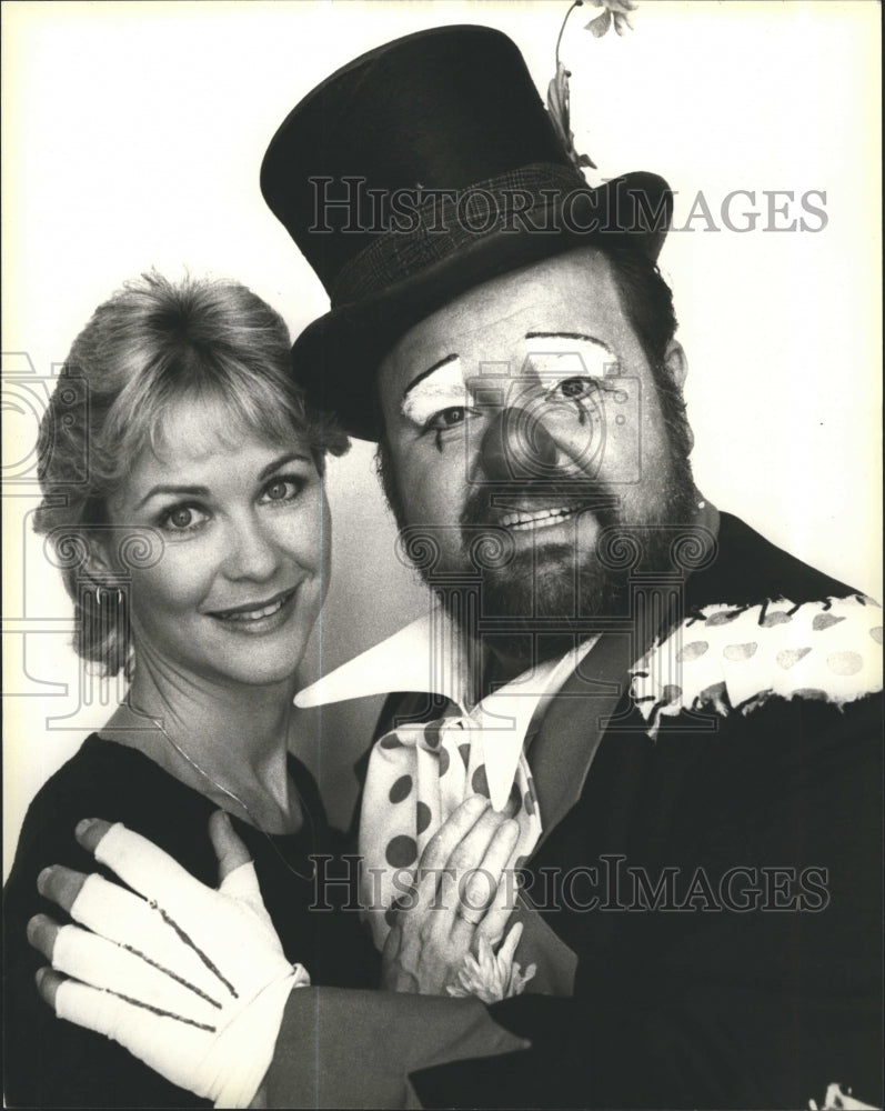 Press Photo Dee Wallace and Dom DeLuise in &quot;Happy&quot; - Historic Images