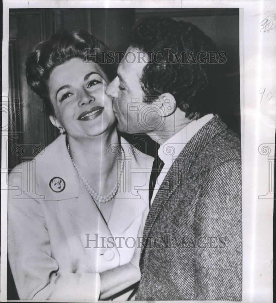 1960 Press Photo Nicole Maurey gets farewell kiss from actor Jacques Gallo - Historic Images