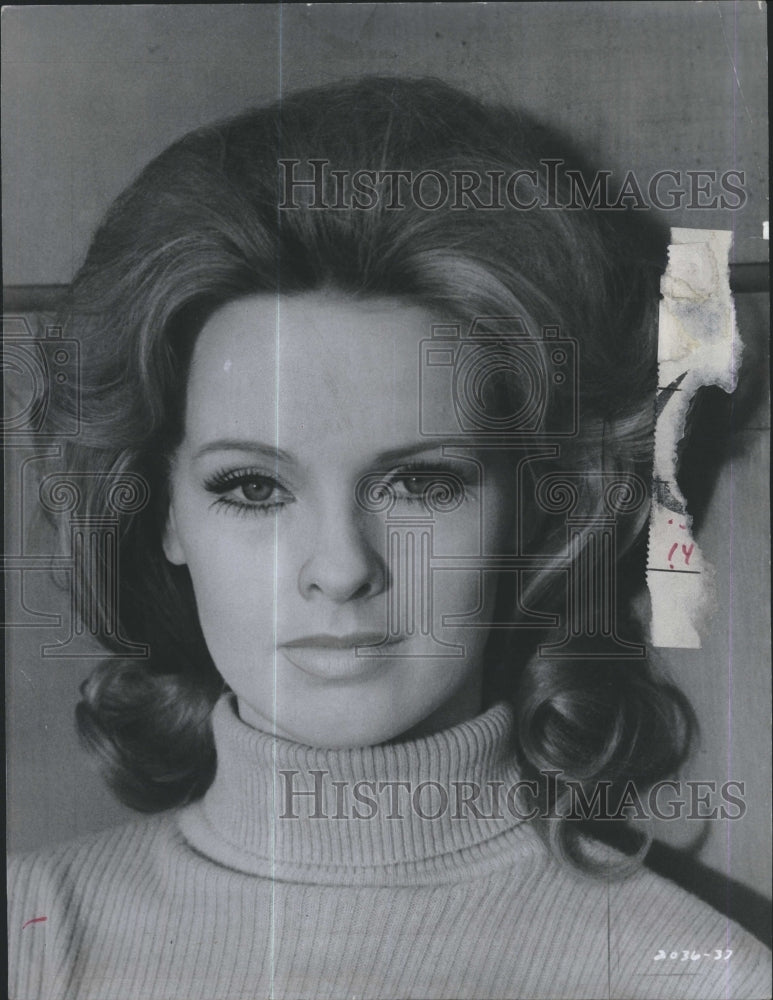 1971 Press Photo Angel Tompkins stars in the movie &quot;I Love My Life&quot; - Historic Images