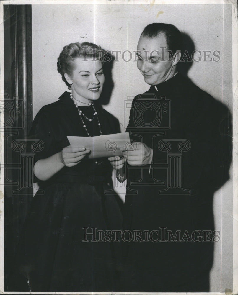 1956 Press Photo Father Robert Perrella and Singer Patti Page - Historic Images