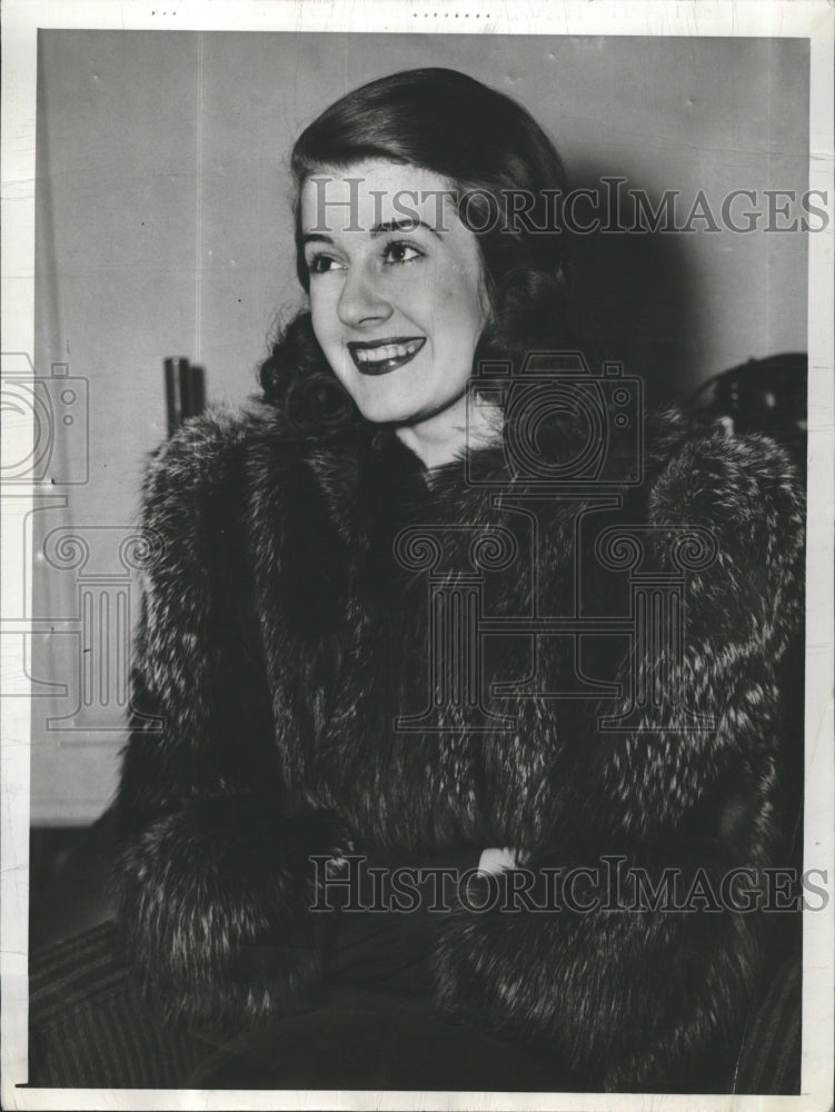 1941 Press Photo Gloria Humphreys, model, Brenda Frazier hairdo - Historic Images