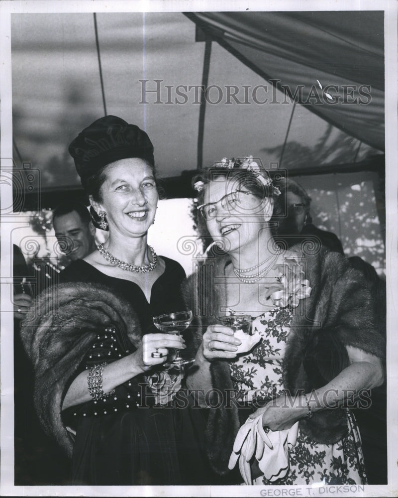 1960 Press Photo Boston socialites Miss Mavis McGrath, Mrs. Frederick Buel - Historic Images