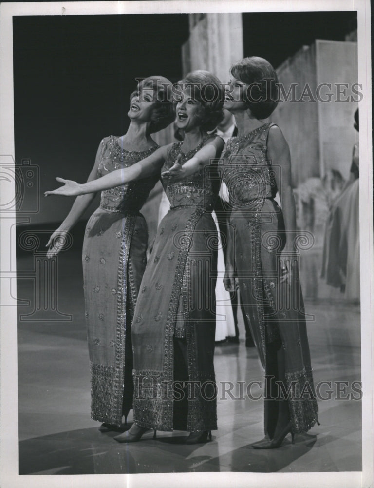 1965 Press Photo The McGuire Sisters on CBS TV&#39;s &quot;The Red Skelton Hour&quot; - Historic Images