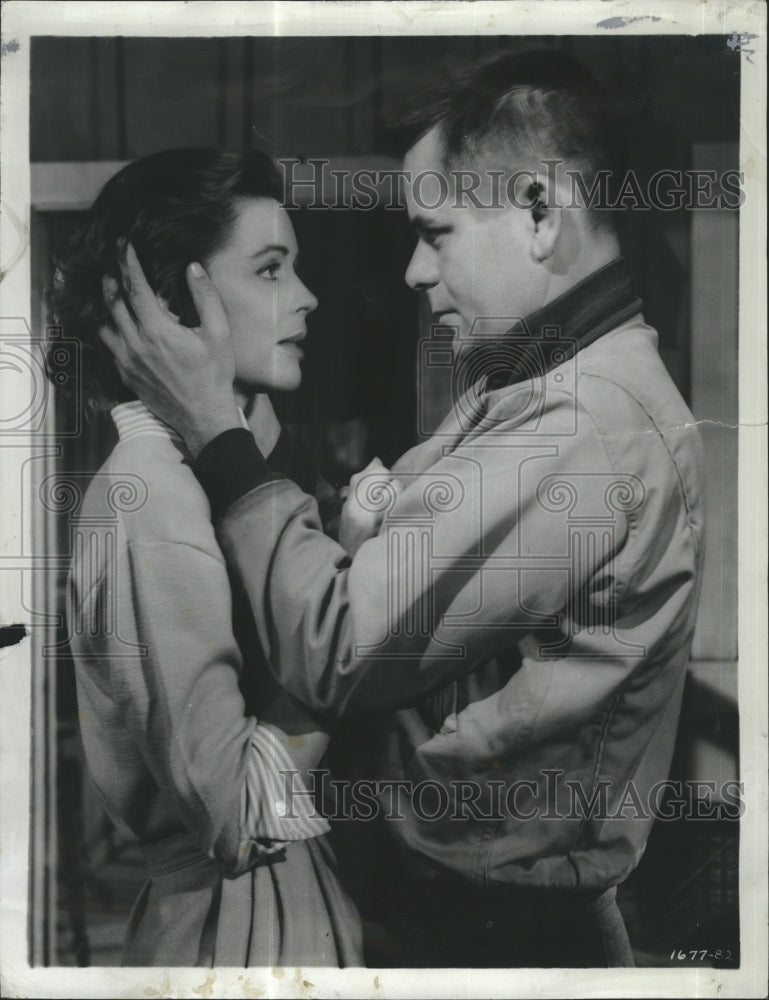 1955 Press Photo Dorothy McGuire and Glenn Ford &quot;Trial&quot; - Historic Images