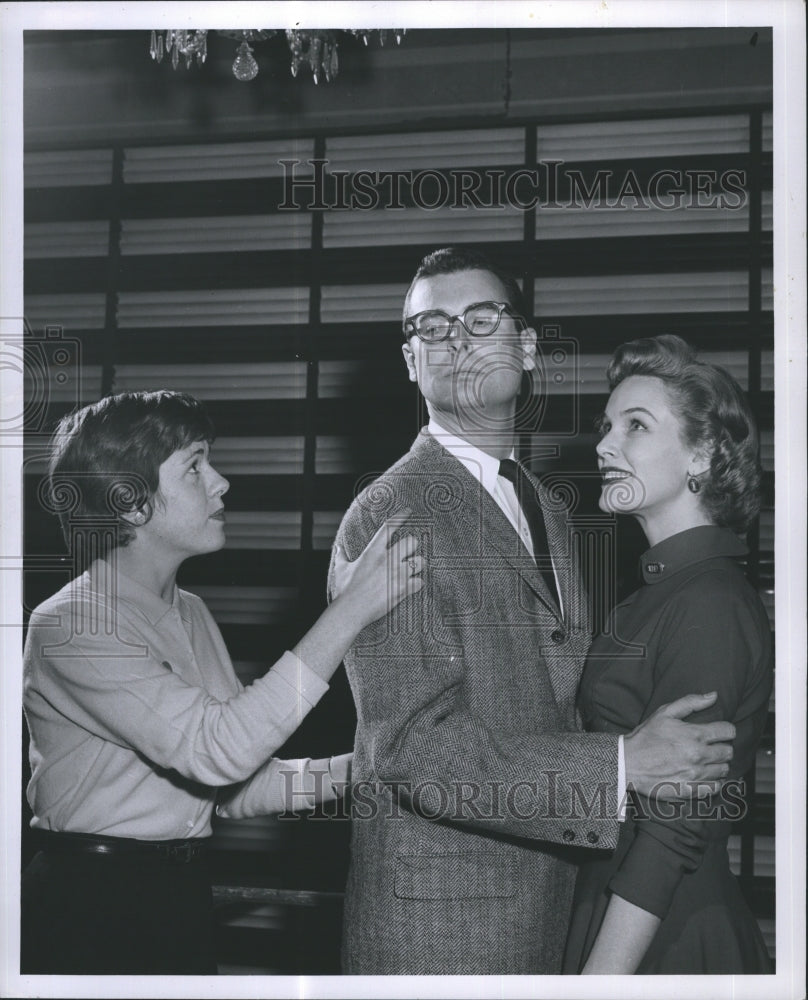 1956 Press Photo Russel Nype, Aura Whiteside, Barbara Bretton - Historic Images