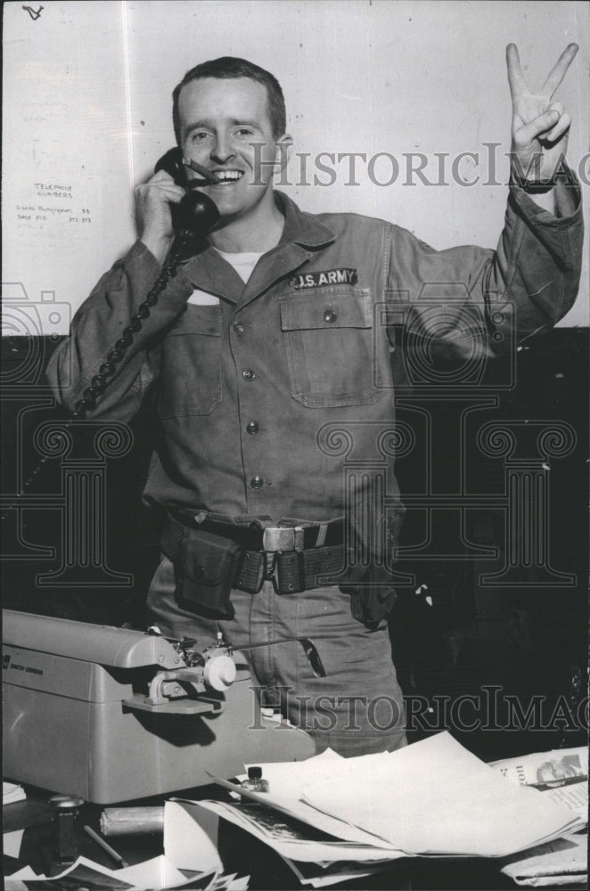 1965 Press Photo Francis Barr Receiving News of the Birth of Twin Boys - Historic Images
