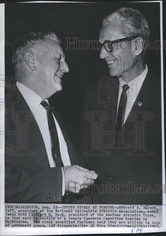 1965 Press Photo Everett D. Barnes (left) with Clifford H. Buck. - Historic Images