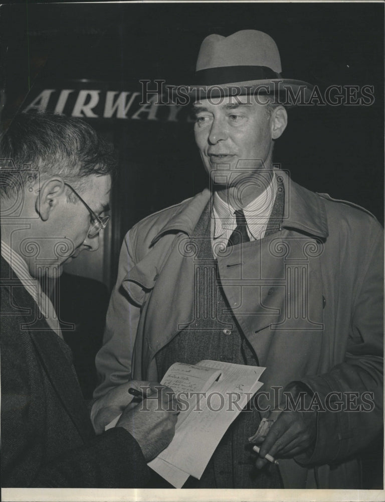 1945 Press Photo Rep Christian Herter talk to newsman. - Historic Images