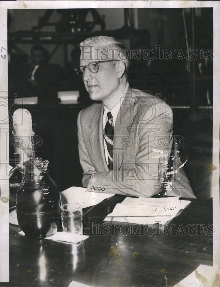 1954 Press Photo Ex. Sec. of City of Boston Thomas C. Heffernan witnessing - Historic Images