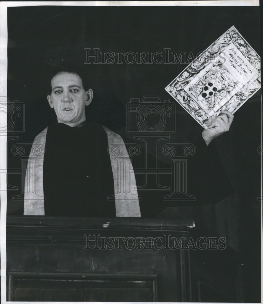 1964 Press Photo John Heffernan in a scene from "Luther" - Historic Images