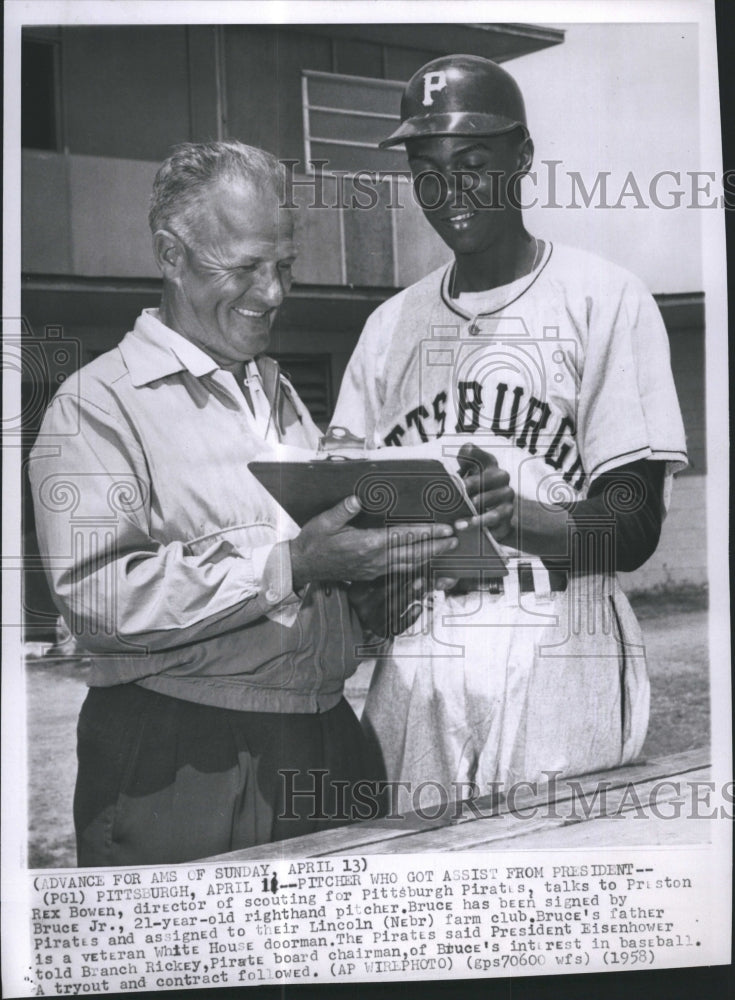 1958 Press Photo Pitcher Preston Bruce talks to Rex Bowen, Pirates Official. - Historic Images