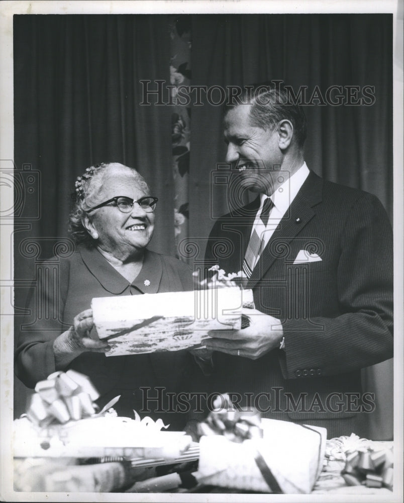 1960 Press Photo Massachusetts Governor Elect John Volpe Mother Birthday Party - Historic Images