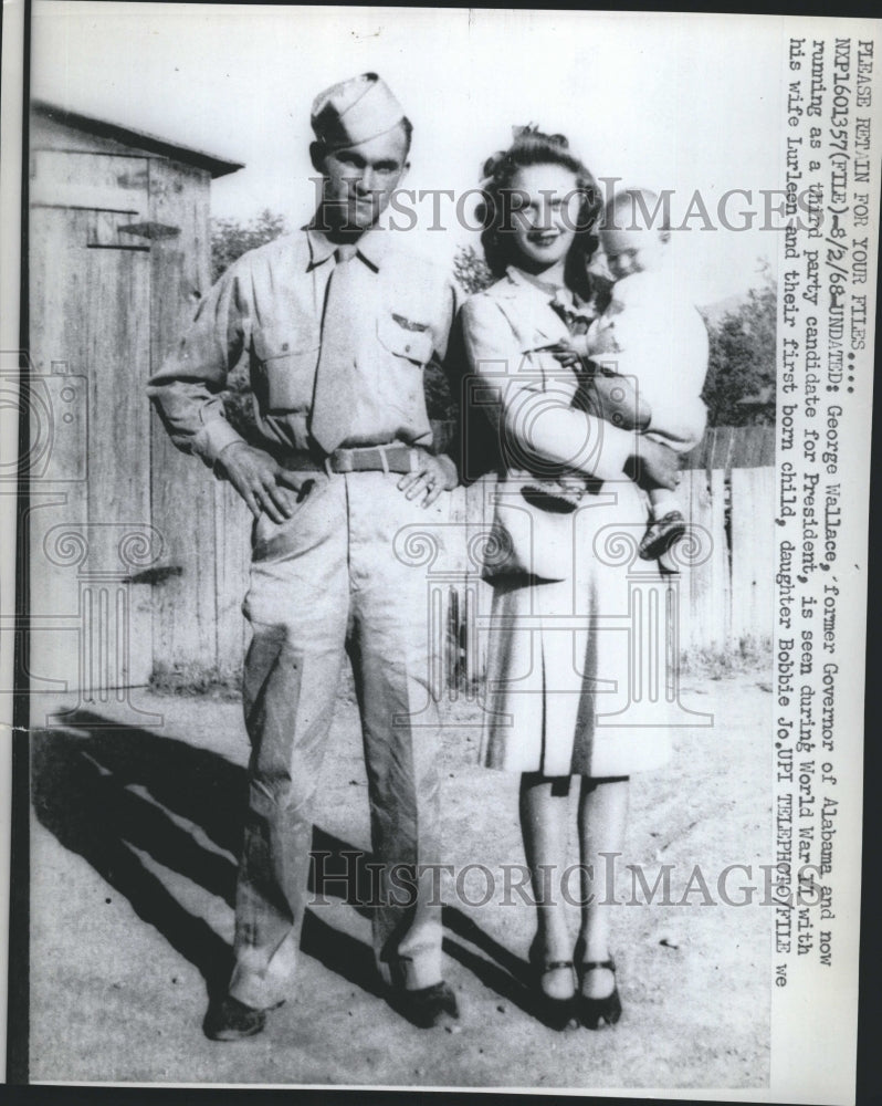 1968 Press Photo Former Gov. George Wallace In WWII With Wife And Child - Historic Images