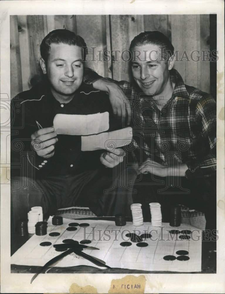 1946 Press Photo Film Writers Ed Schofield Sam Taylor Mathematic System Roulette - Historic Images