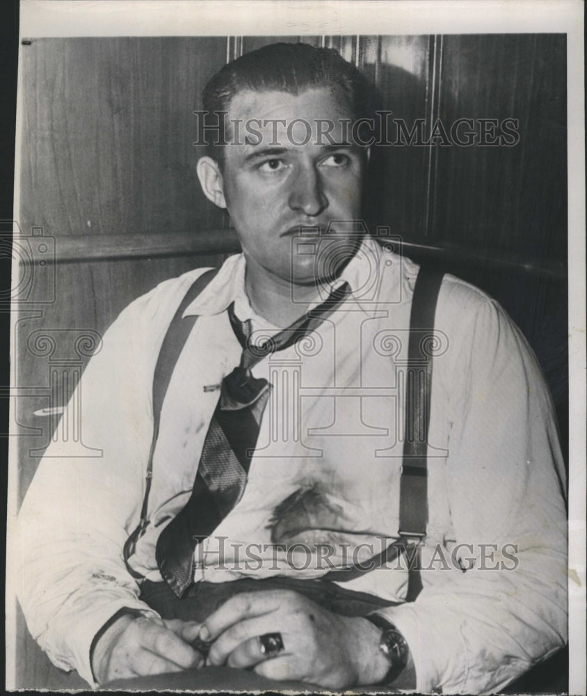 1949 Press Photo Amos Heacock After Rescue Of Passengers In Airplane Crash - Historic Images