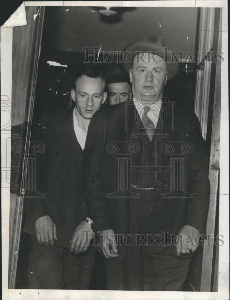 1941 Press Photo Herbert Head Handcuffed for Murder of South End Spinster - Historic Images