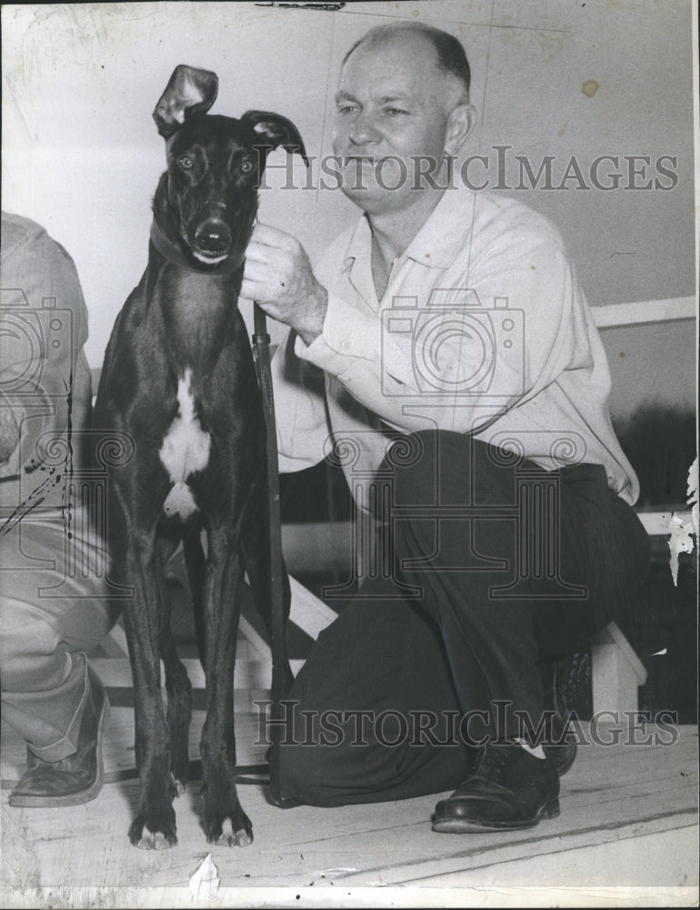 1959 Press Photo Dog Owner Trainer Howard Heaton With Left Right - Historic Images