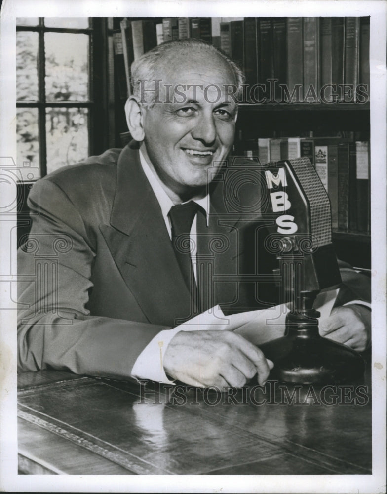 Press Photo Radio Commentator Gabriel Heatter - Historic Images