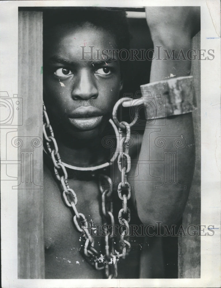 1977 Press Photo Le Var Burton Stars In Roots On ABC TV - Historic Images