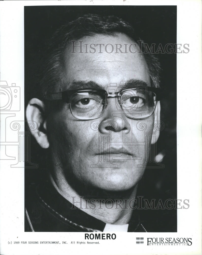 1989 Press Photo Raul Julia Stars in Romero Four SeasonsCOPY - Historic Images