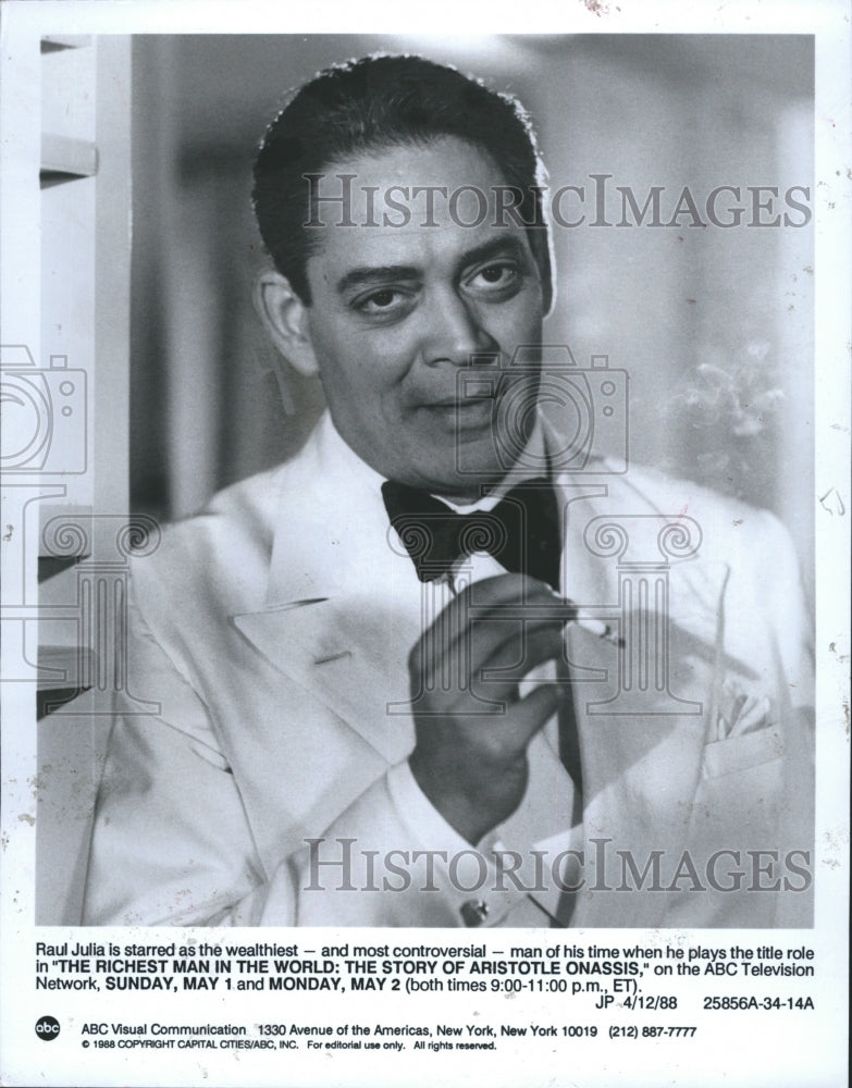 1988 Press Photo Raul Julia Stars As Aristotle In The Richest Man The World COPY - Historic Images