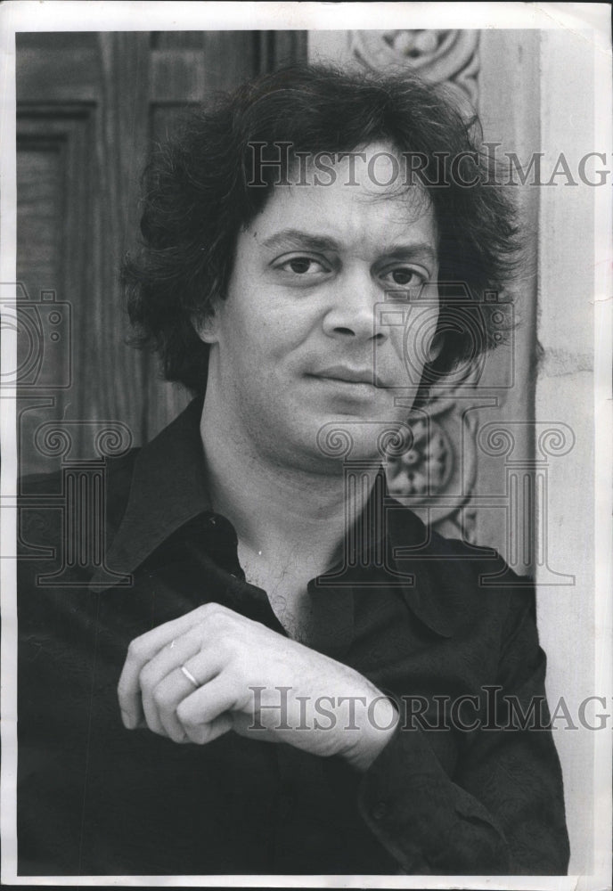 1978 Press Photo Actor Raul Julia photographed in New York - Historic Images