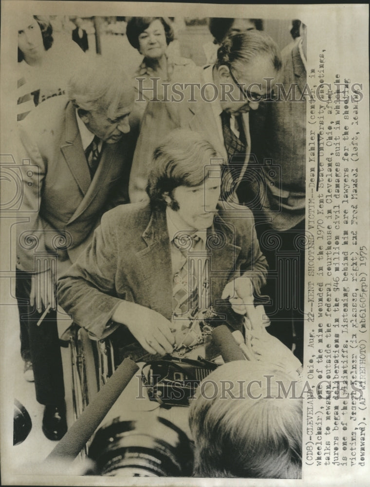 1975 Press Photo Dean Kahler one who was wounded at Kent State University - Historic Images