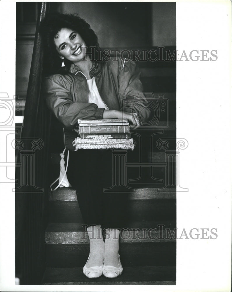 1984 Press Photo A picture of Heather Kahn in school stairway - Historic Images