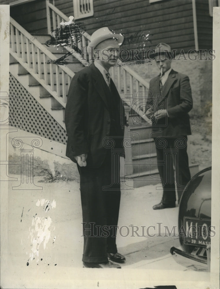 1939 Press Photo Basil Kacedan & Tommy Sullivan (background) - Historic Images