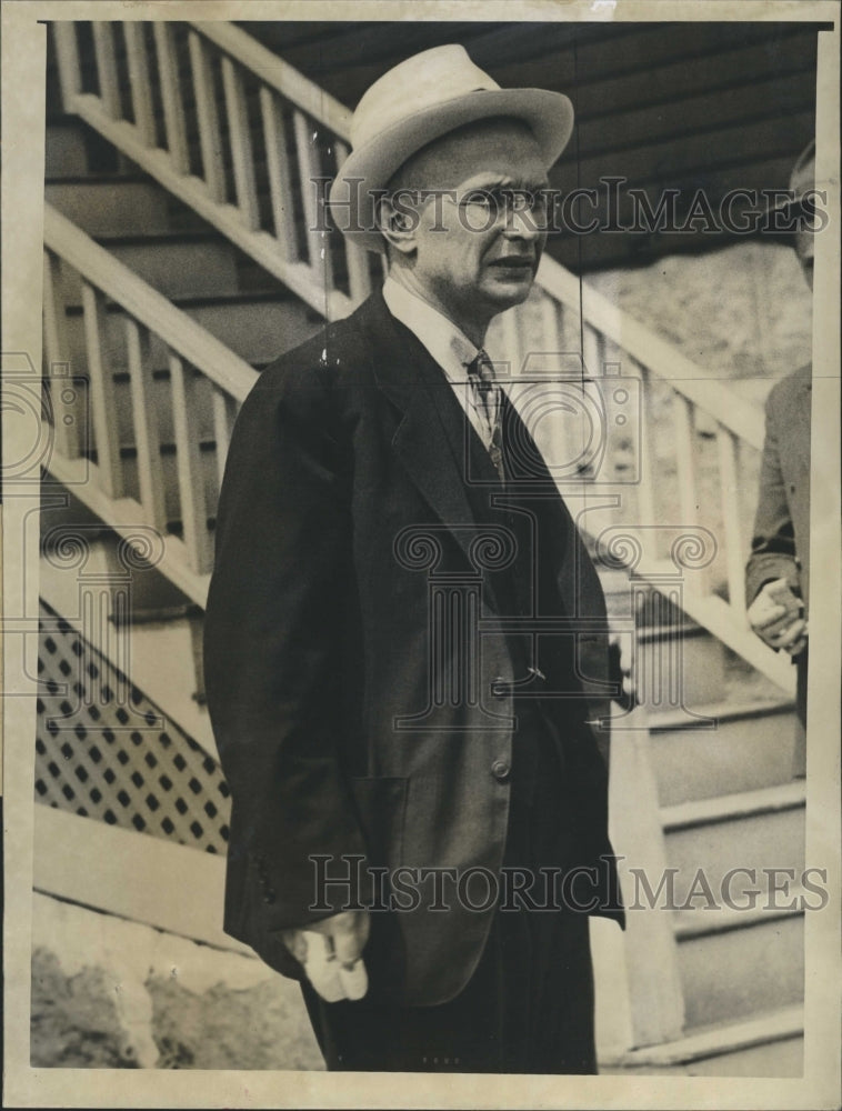 1939 Press Photo Mr.Kacedan before he left for Station II - Historic Images