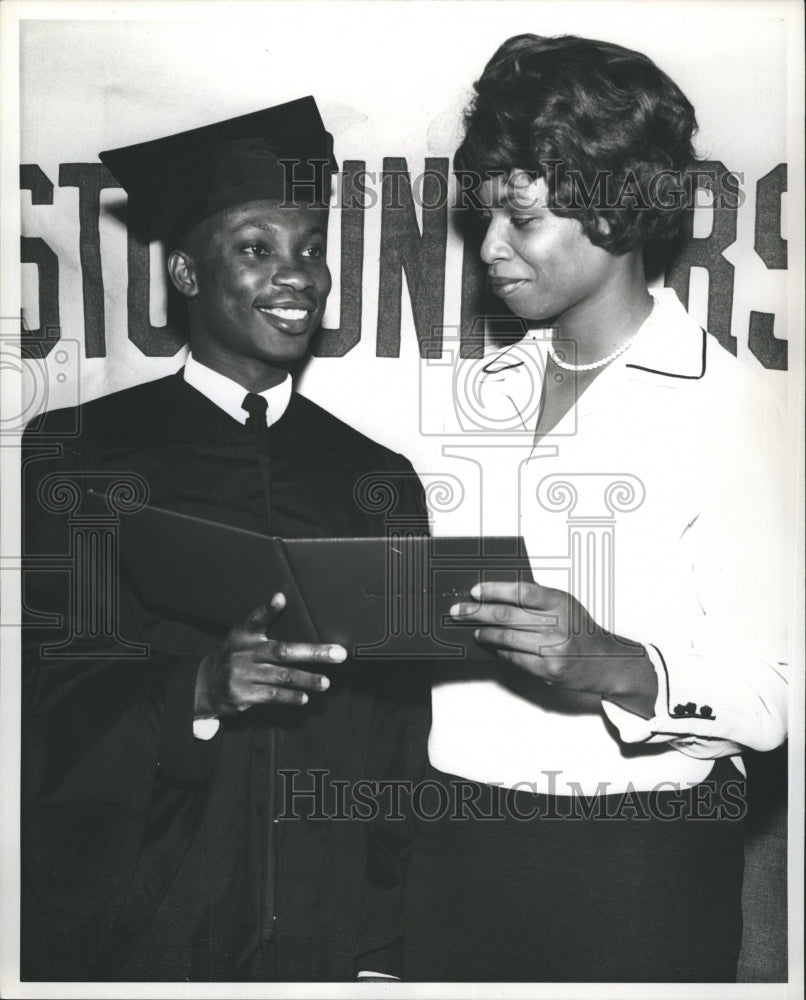 1964 Press Photo William Kaboga-Motavu received a B.A. degree in government - Historic Images