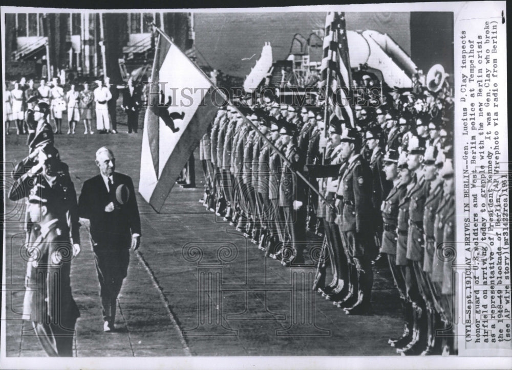 1961 Press Photo Gen. Lucius Clay Inspects Honor Guard Of US Soldiers In Berlin - Historic Images