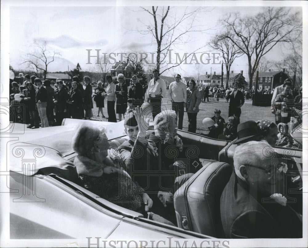 1973 Prisoner Of War Marine Sergeant Leonard Budd Grandmother Mother - Historic Images