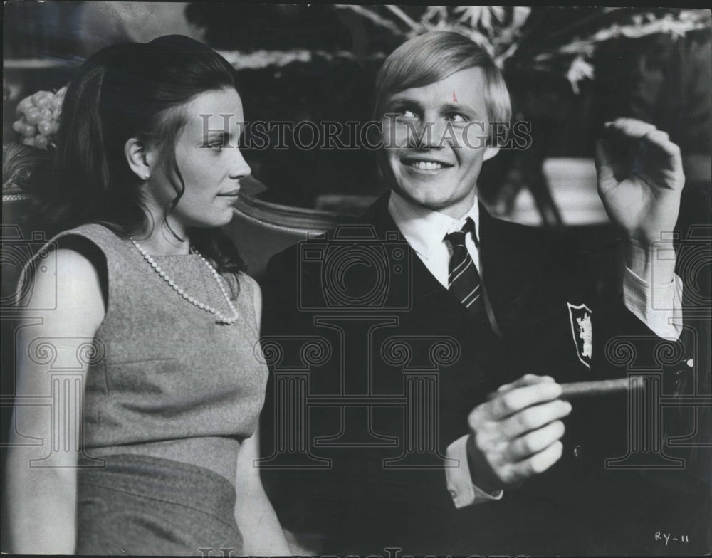 1971 Press Photo Jon Voight and Jennifer Salt in &quot;The Revolutionary&quot; - Historic Images