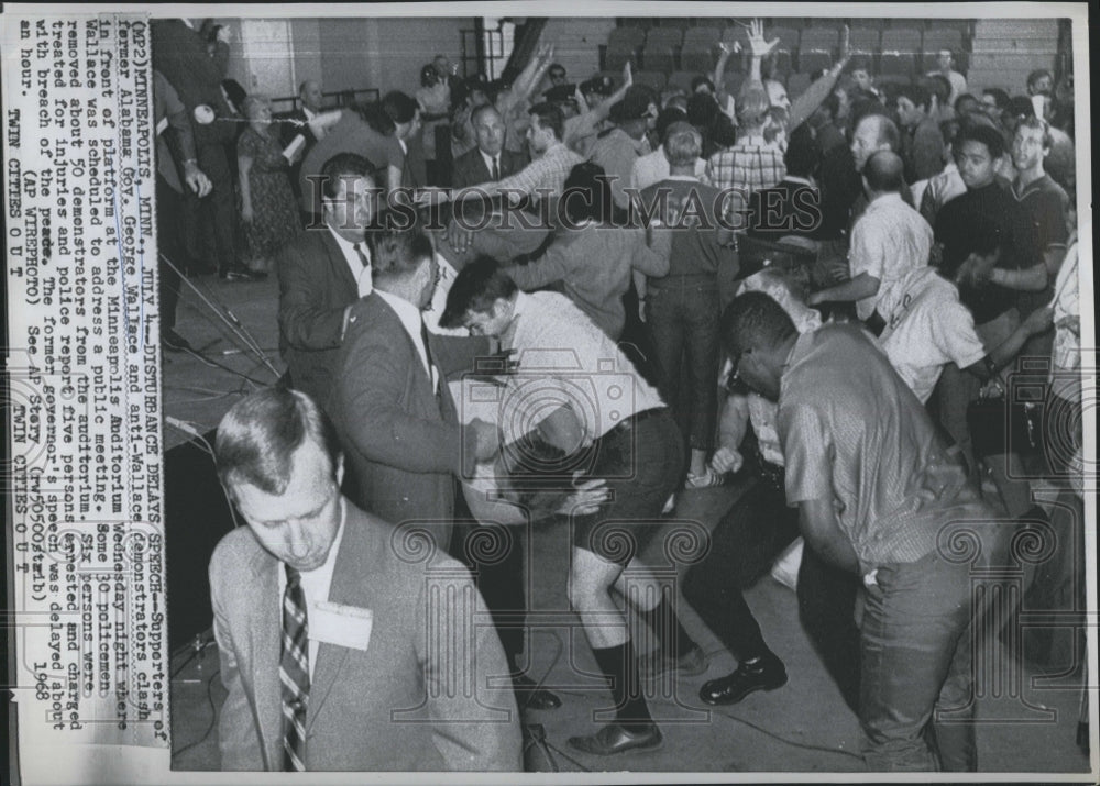 1968 Press Photo Demonstrators at George Wallace Speech - Historic Images