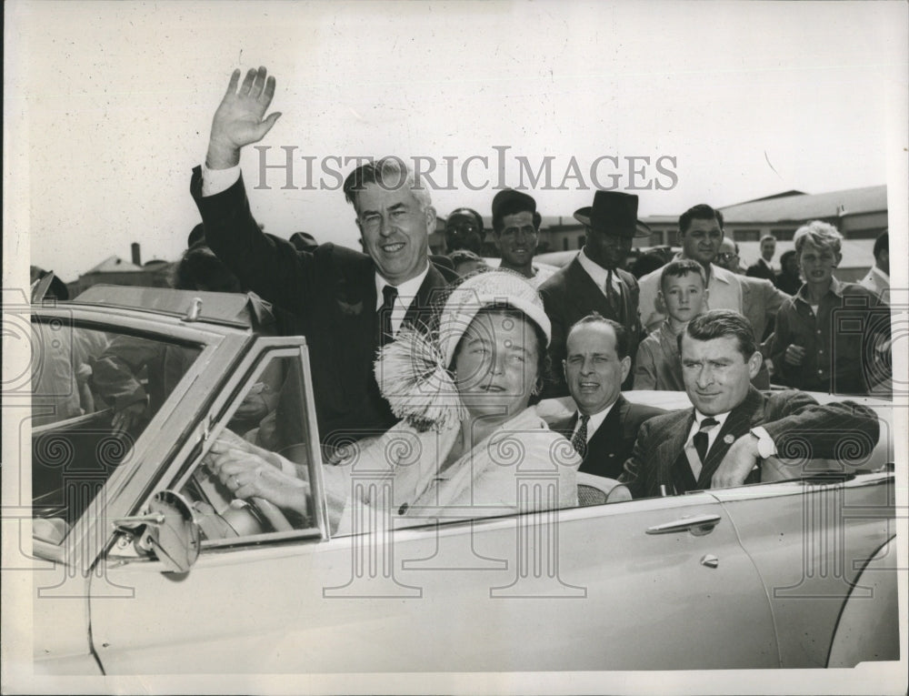 1948 Press Photo Wallace arrives at Logan Airport - Historic Images