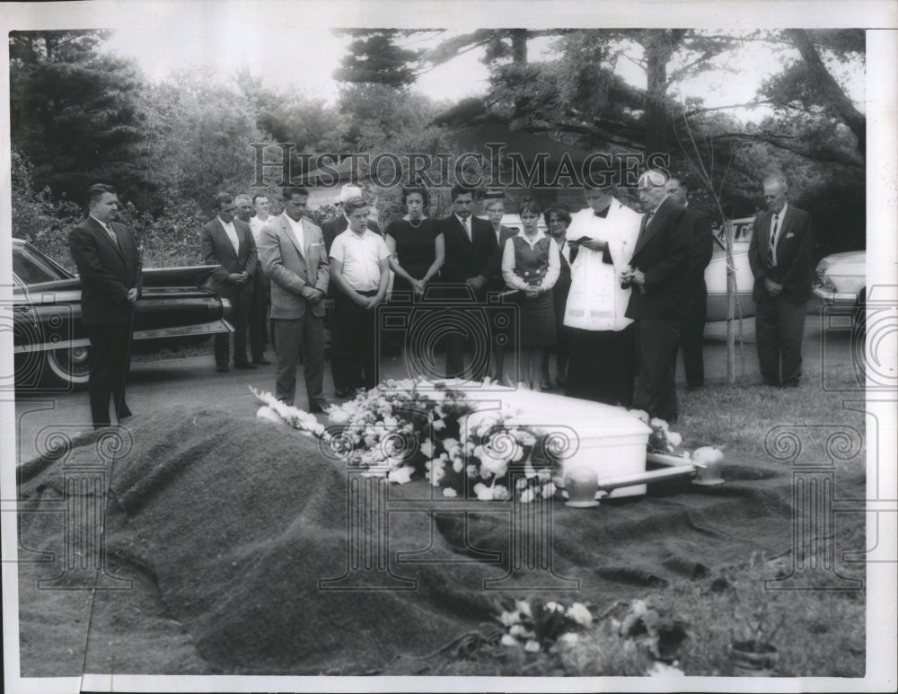 1965 Press Photo Funeral For Young Murder Victim Ellen Gamache - Historic Images