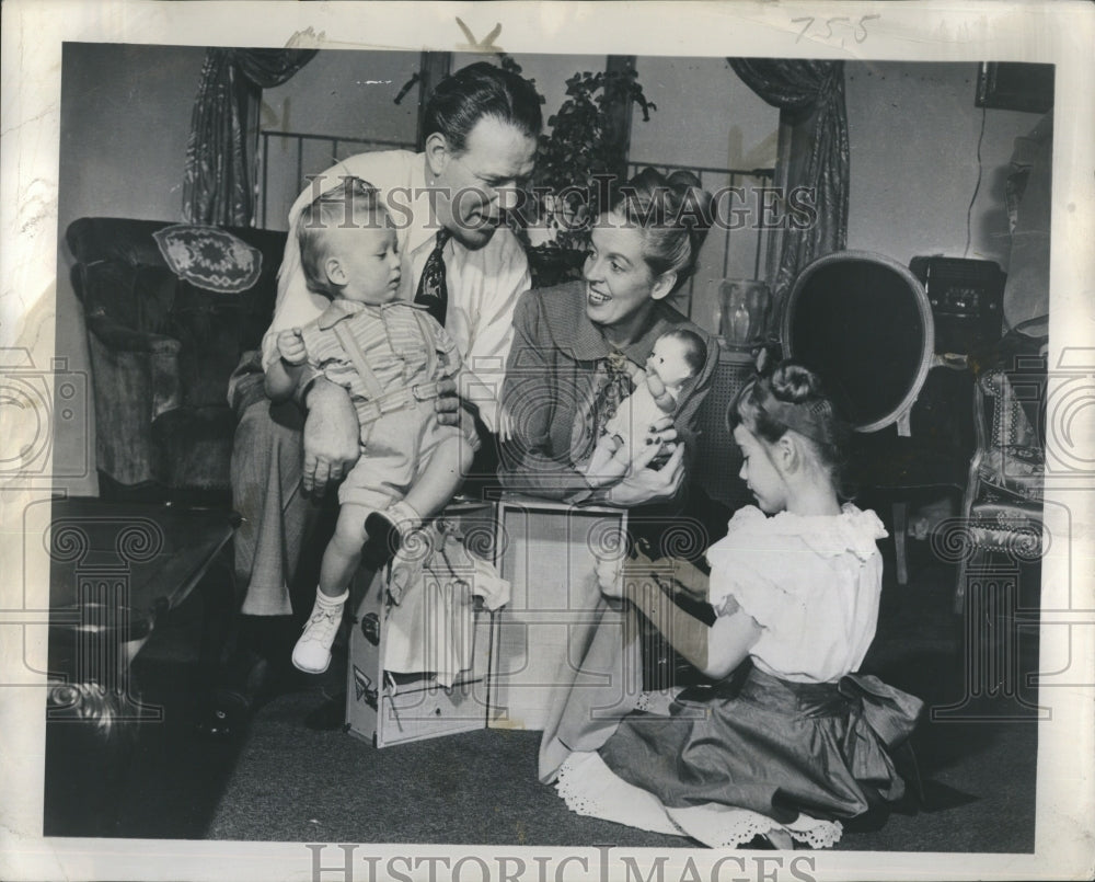 1948 Press Photo Mr. And Mrs. Horace Heidt With Hildegarde And Horace, Jr. - Historic Images