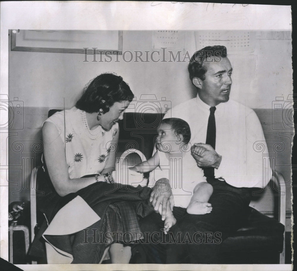 1958 Press Photo Bianca Juarez and Bobbi Juarez in LA - Historic Images