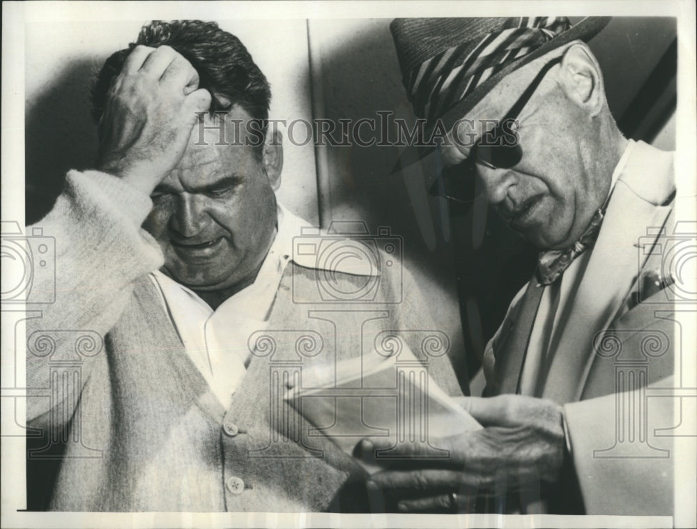 1957 Press Photo Nat &quot;King&quot; Cole Tells Experience With Earthquake In Mexico City - Historic Images