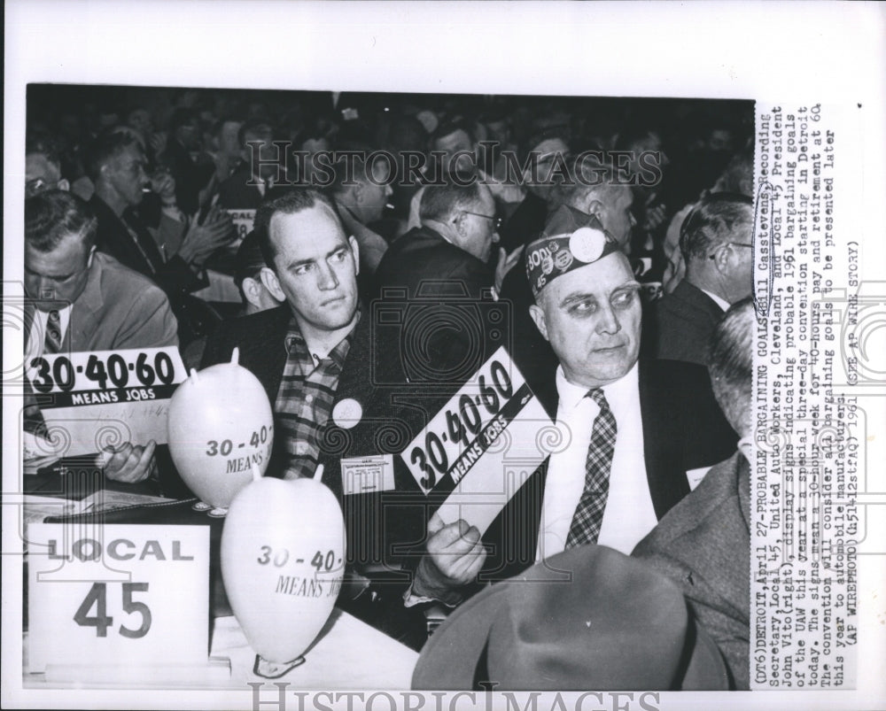 1961 Press Photo Bill Gasstevens &amp; John Vito Hold Goal Signs Of Local 45 Union - Historic Images