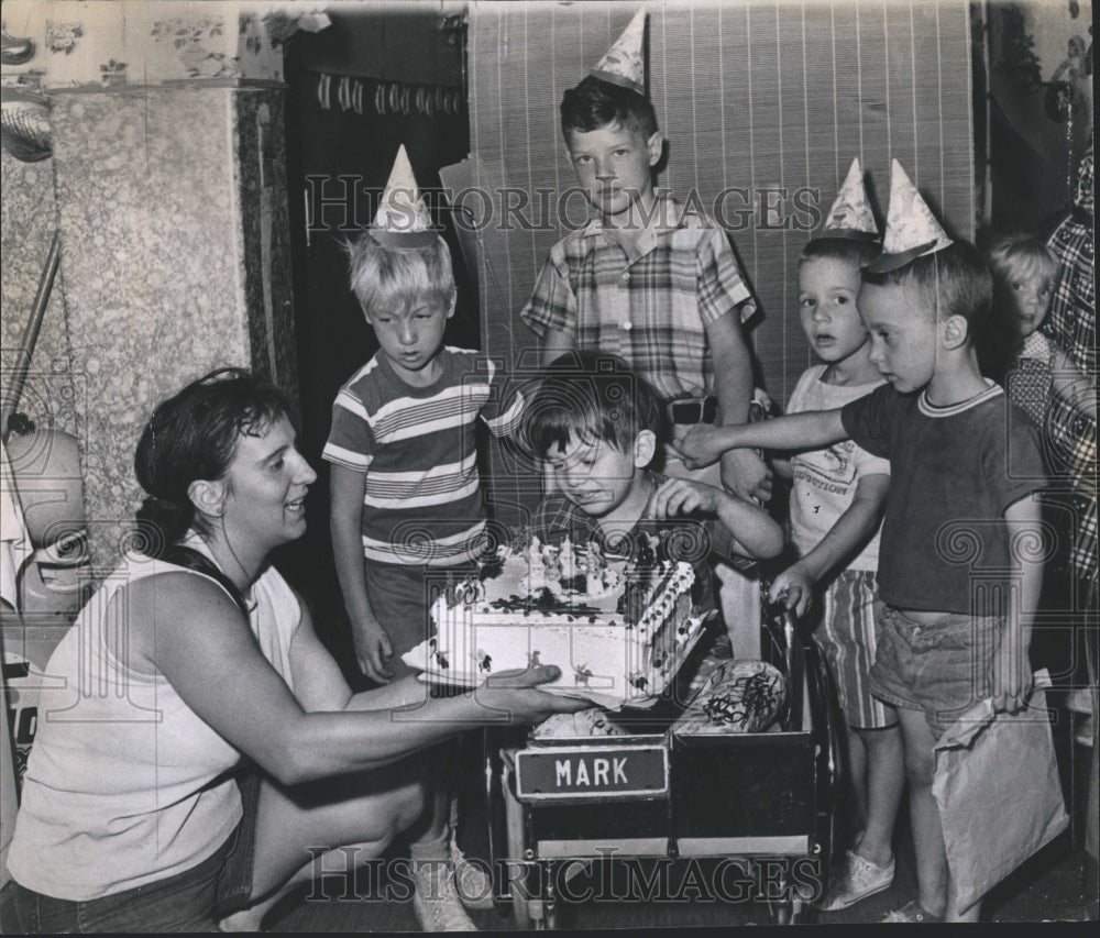 1970 Press Photo Mark Gallagher Age 4 with Birthday Cake - Historic Images