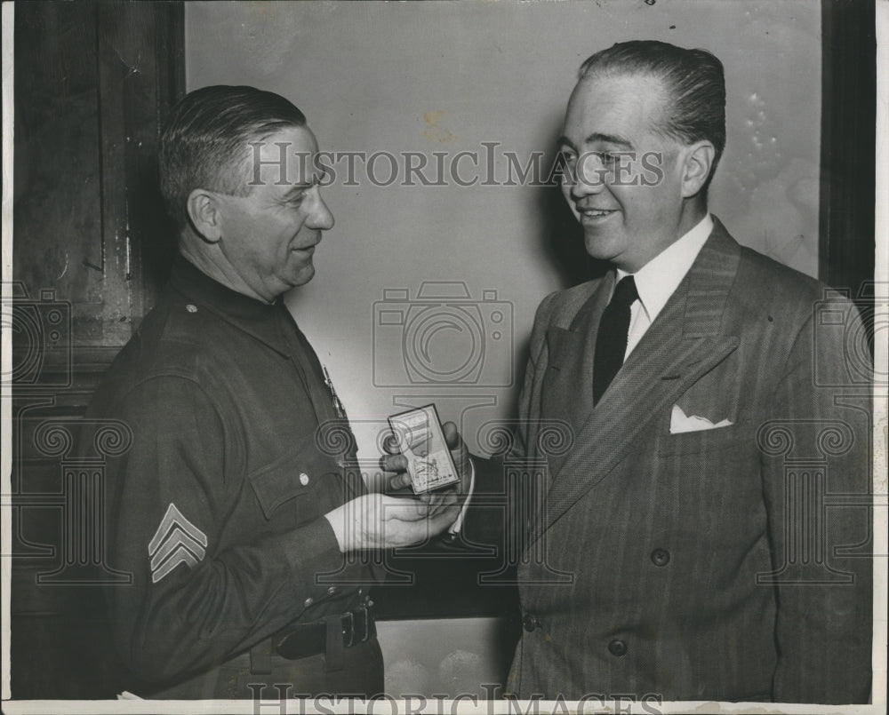 1949 Press Photo Cief Raymond Gallogher &amp; Sgt. Mitchell Frappies - Historic Images