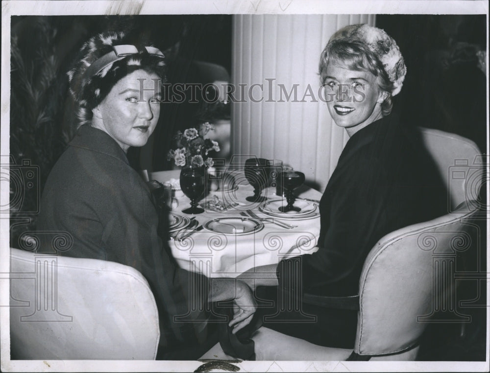 1962 Press Photo Mrs. William Ormsby, Jr. And Mrs. Peter Welch At Luncheon - Historic Images