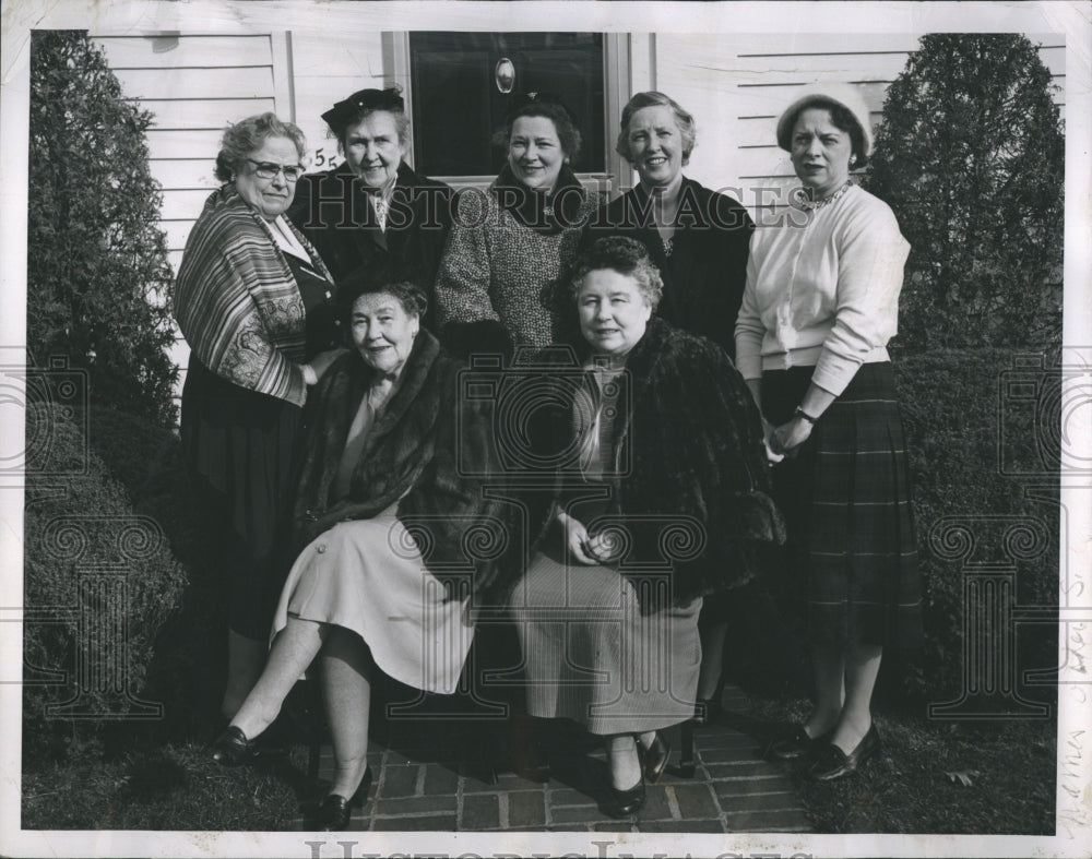 1954 Press Photo Group Of Women Together For Meeting - Historic Images