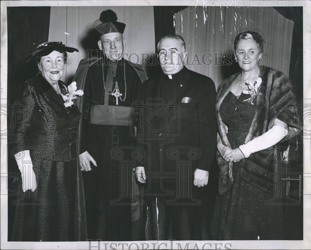 1956 Press Photo Mrs James P O&#39;Hare President Of The Guild Of The Infant Savior - Historic Images