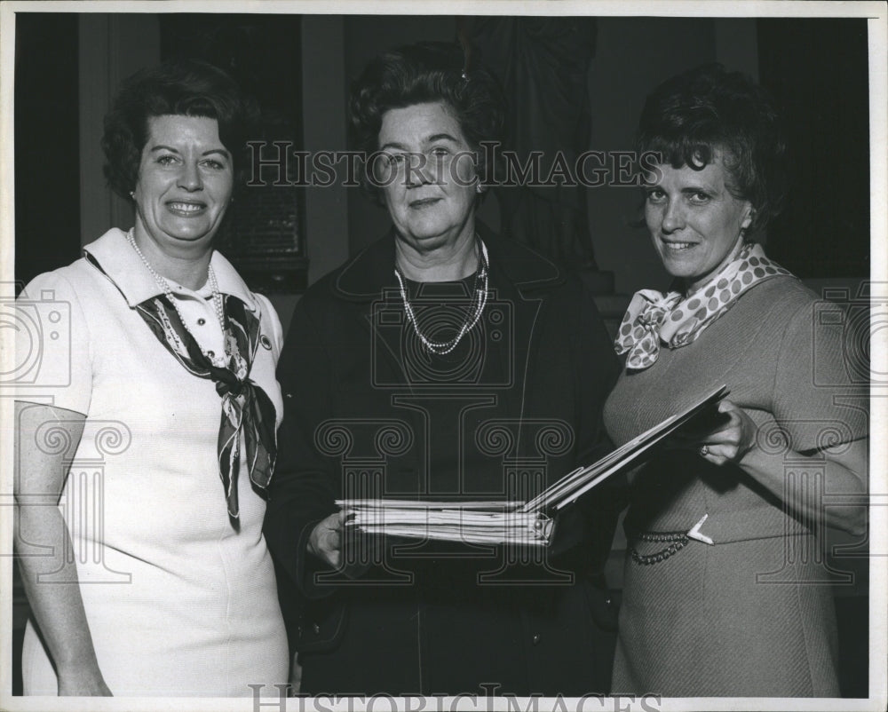 1971 Press Photo Mrs James W Blackham Jr,Mrs R R Amesbury &amp; Mrs E Logan NFRW - Historic Images