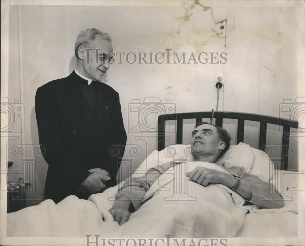 Press Photo Father Julius Busse with Father Pascal Barry of St Paul Kansas Passi - Historic Images