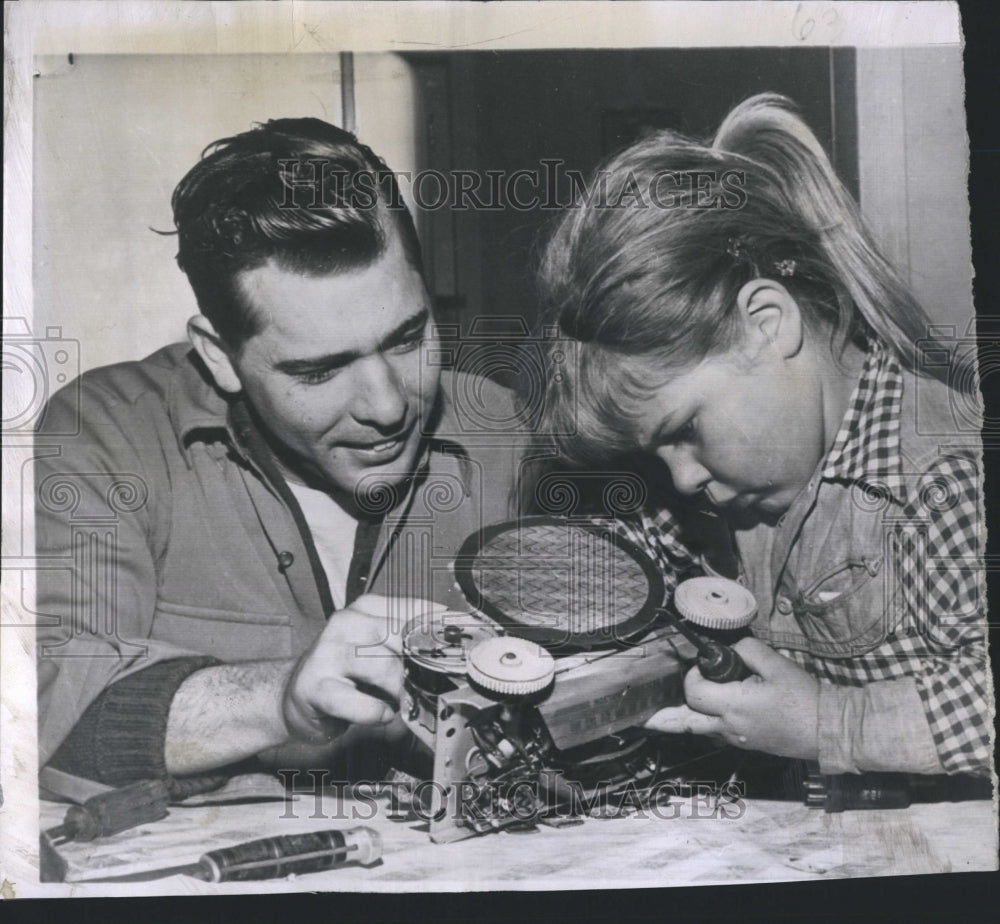 1955 Press Photo Former Turncoat Soldier Otho G Bell Returns Home - Historic Images